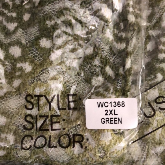 NWT UMGEE EMBROID PLUS SIZE TOP W/BELL SLEEVES - Picture 8 of 9